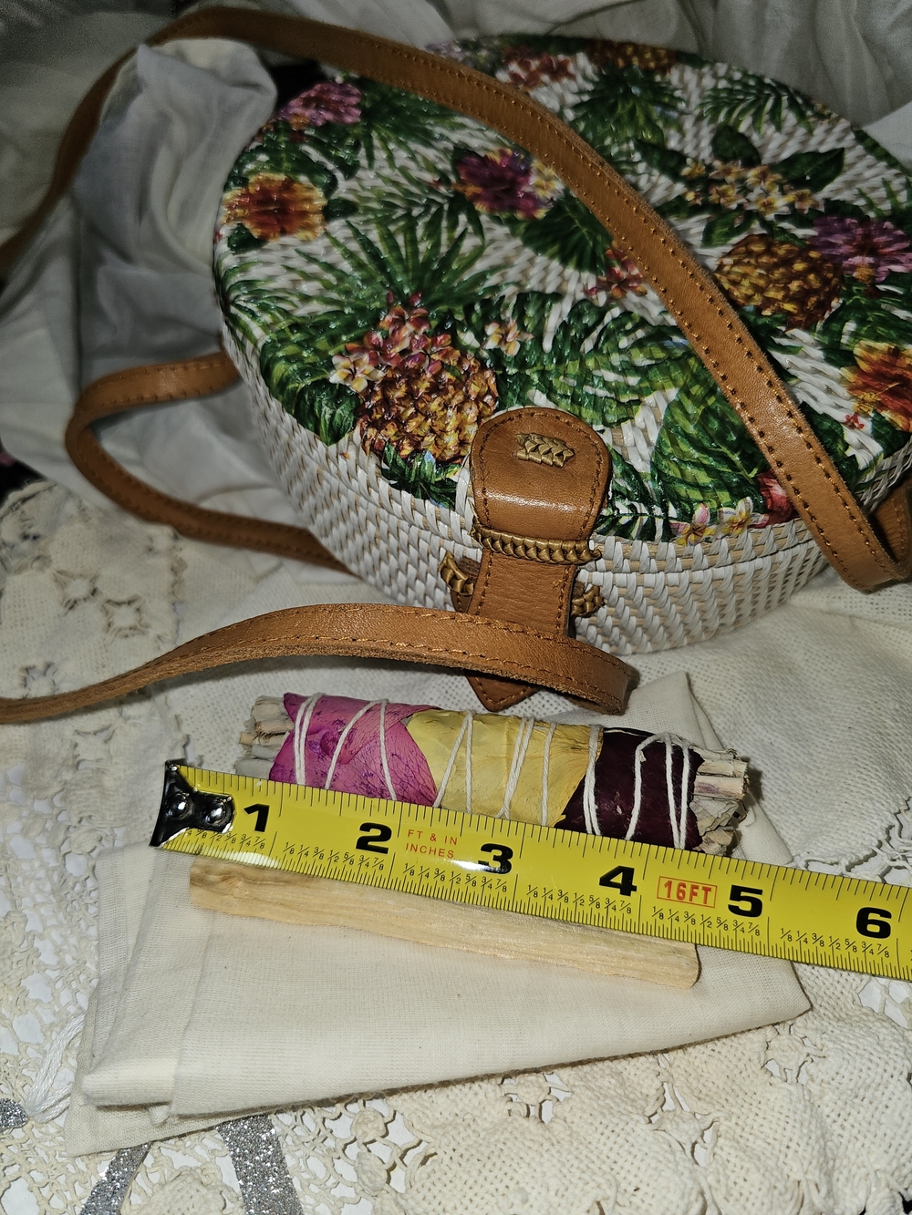 Tropical Flowers Pineapple Print Round Crossbody Bag - Green - Picture 10 of 16
